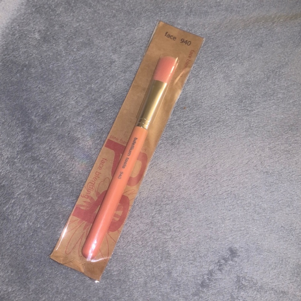 NEW makeup brush